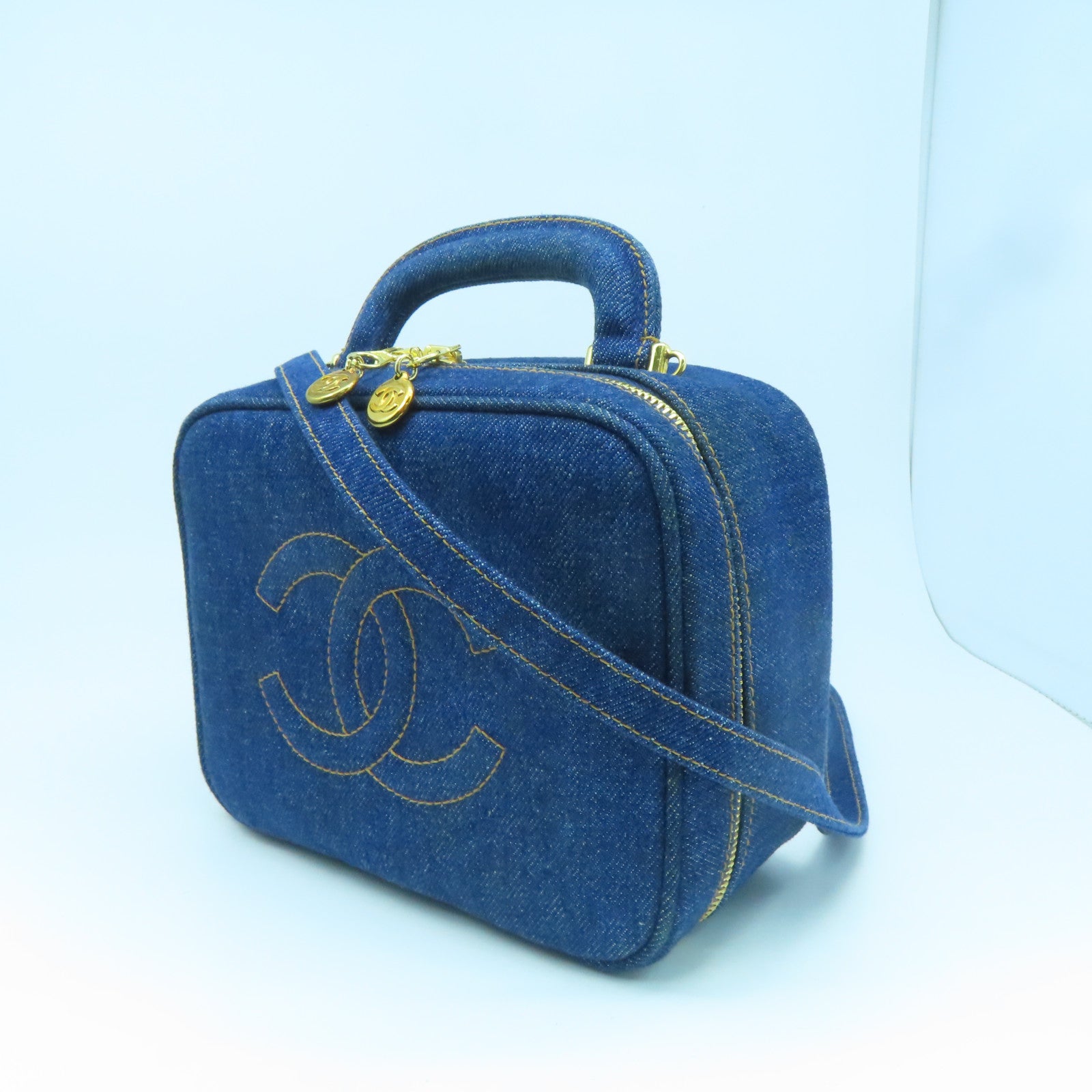 Pochette chanel jean new arrivals