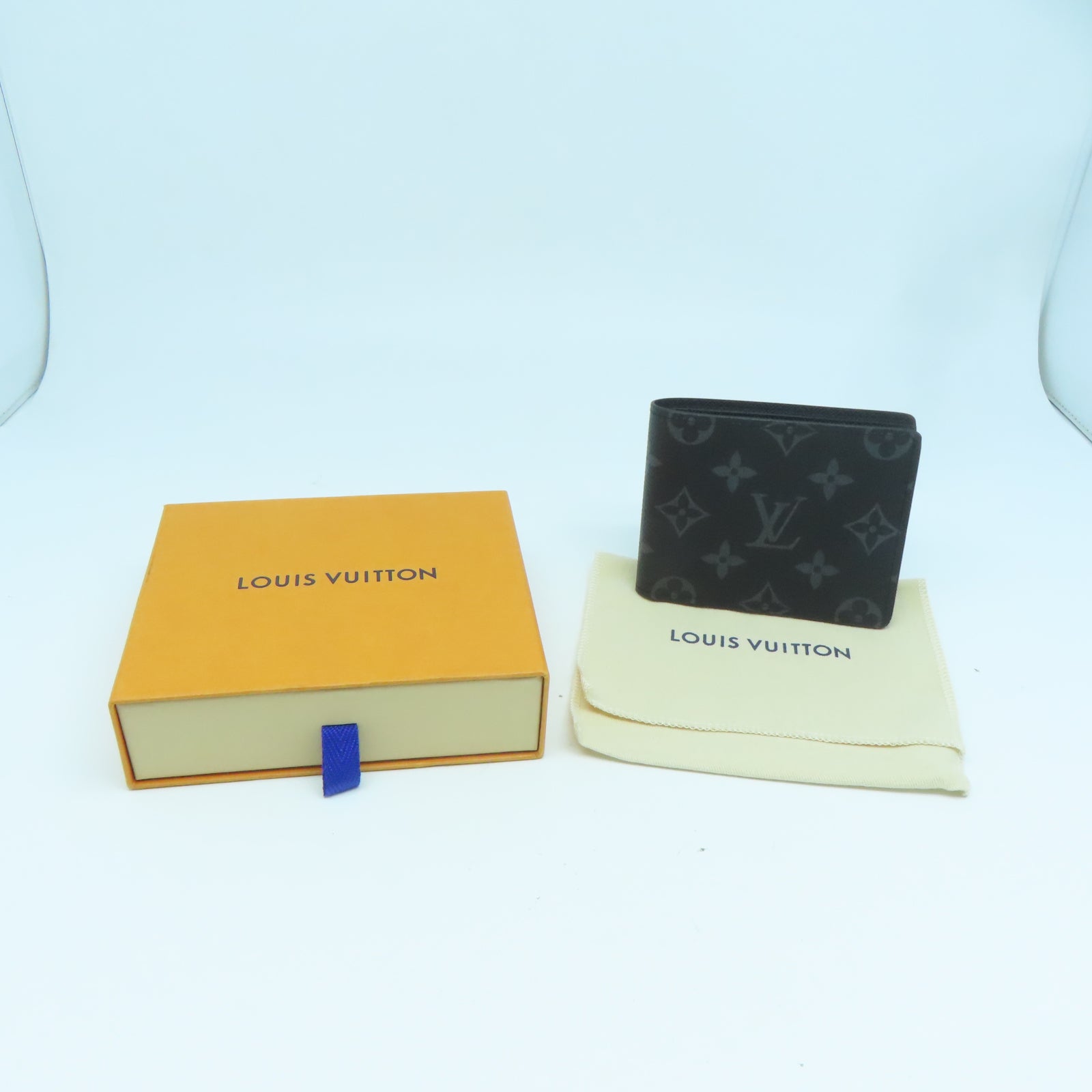 LOUIS VUITTON Monogram Eclipse Slender Wallet Black – Brand Off Hong Kong  Online Store