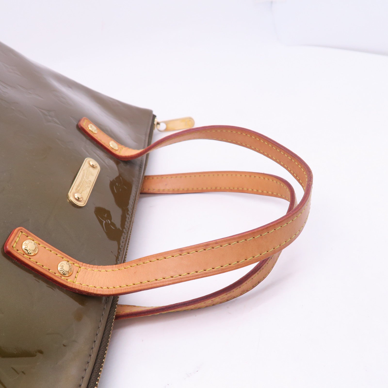 LOUIS VUITTON Bellevue GM Vernis Olive Green Patient Leather