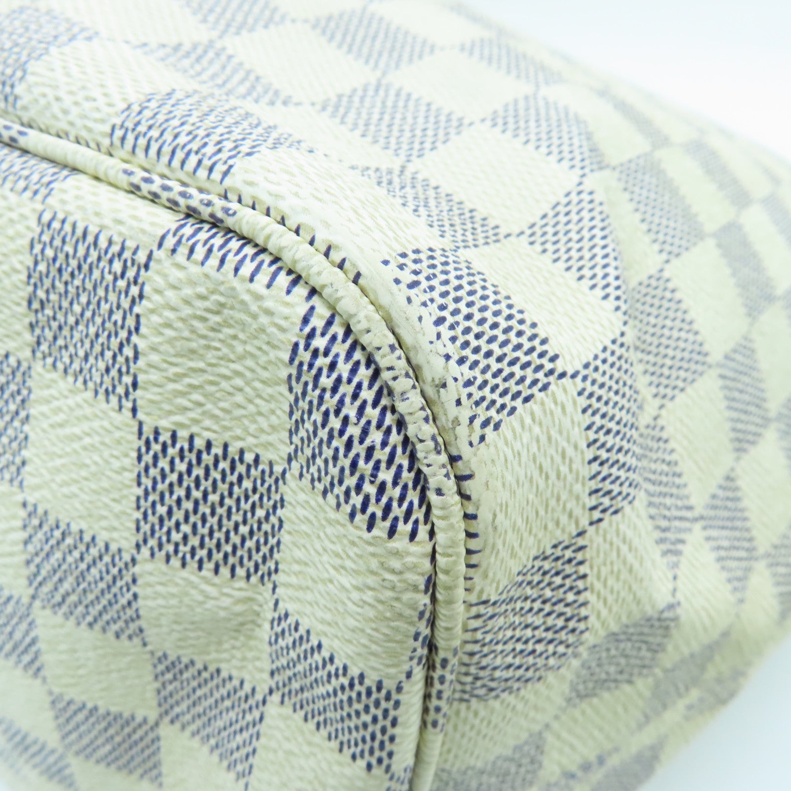 LOUIS VUITTON Damier Azur Neverfull MM Gold Buckle Handle Bag White – Brand  Off Hong Kong Online Store