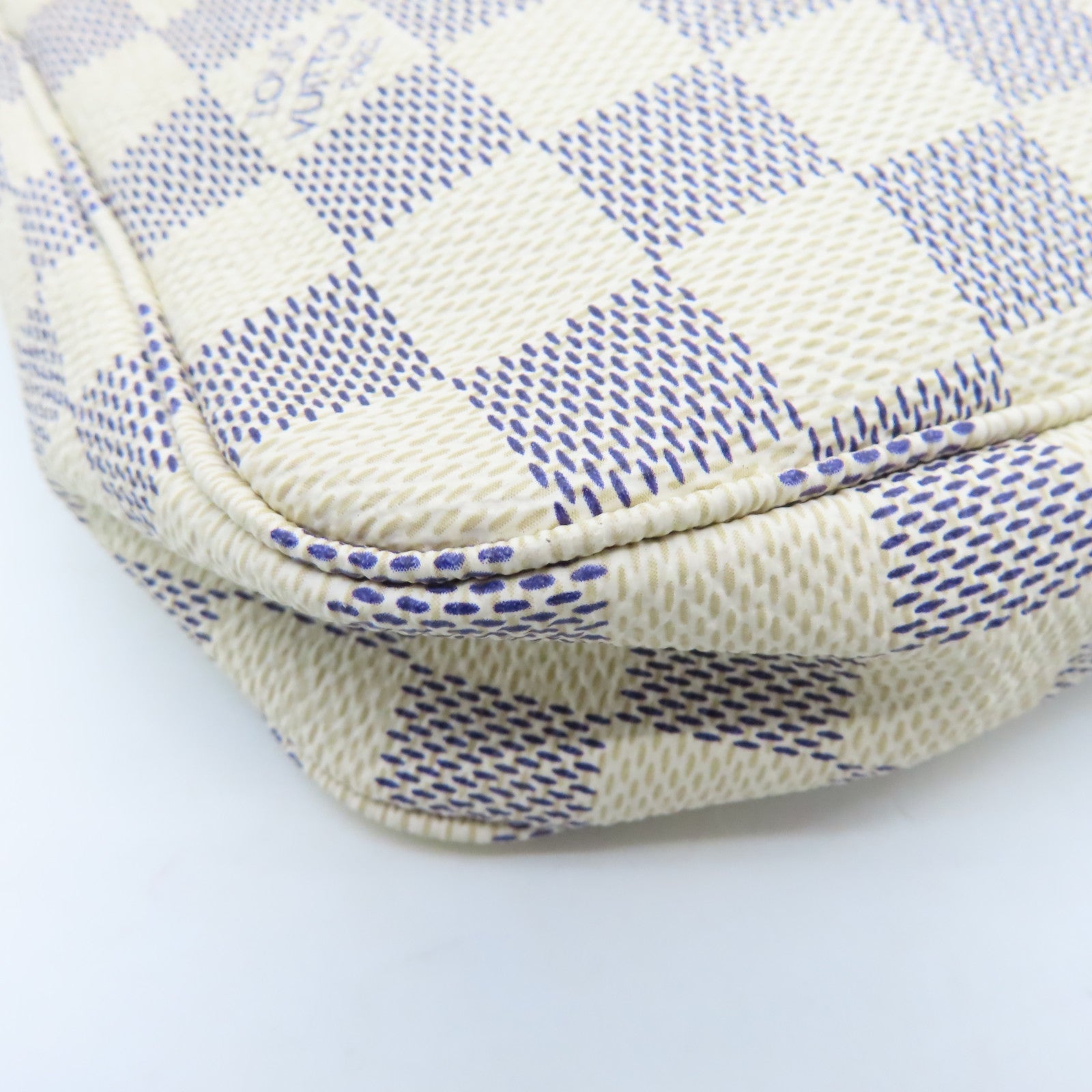 LOUIS VUITTON Damier Azur Mini Pochette Gold Buckle Clutch White – Brand  Off Hong Kong Online Store