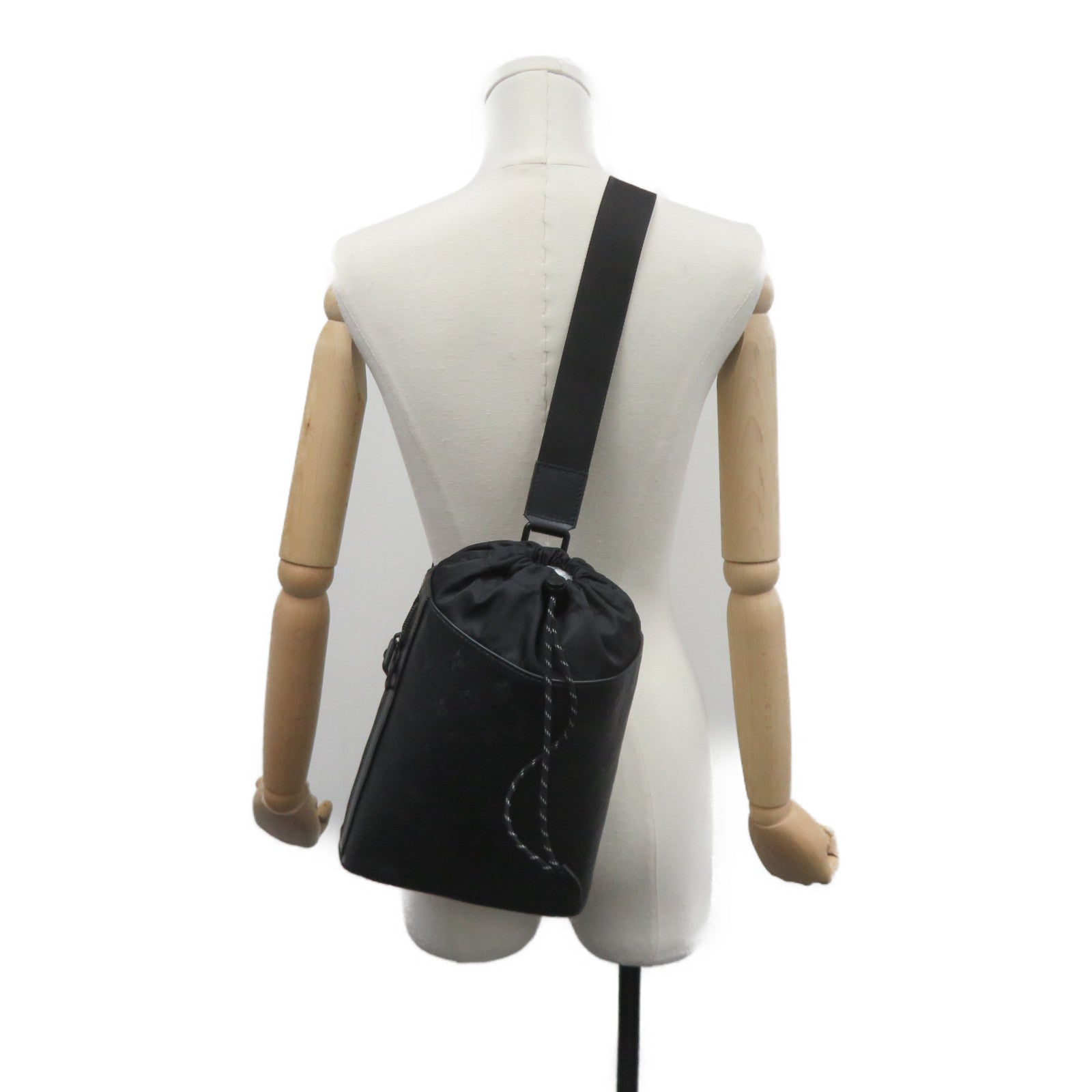 LOUIS VUITTON [Sharp Discount] Monogram Mini Chalk Sling Shoulder Bag Black