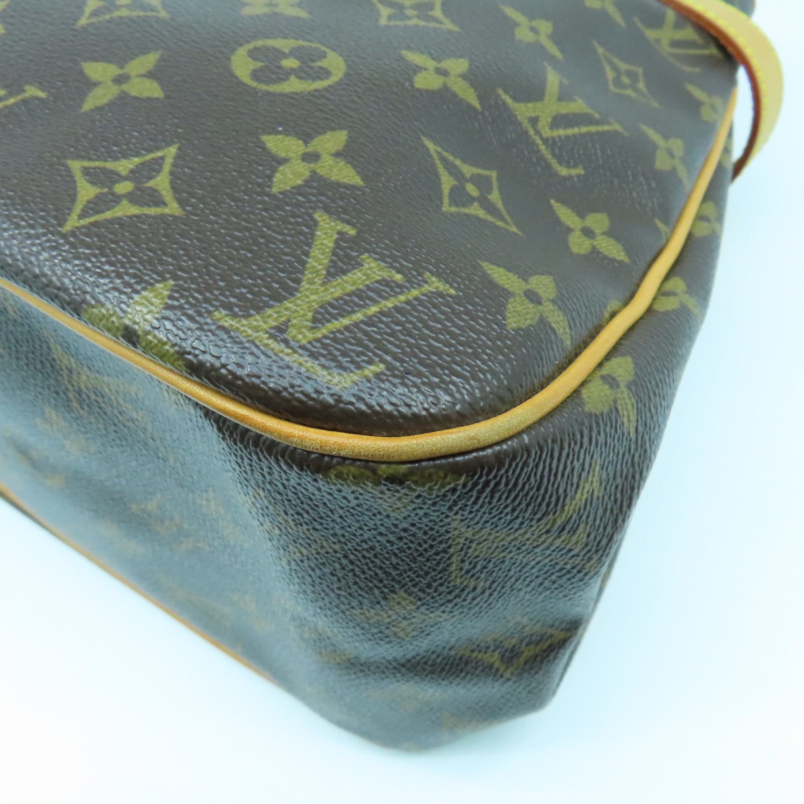 LOUIS VUITTON Monogram Batignolles Horizont Shoulder Bag brown – Brand Off  Hong Kong Online Store