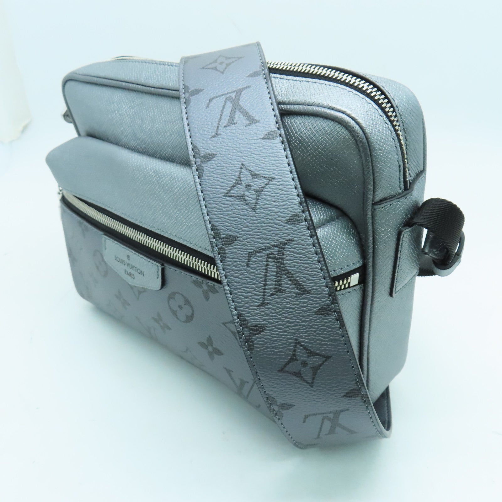 LOUIS VUITTON Taiga Outdoor Messenger Silver Buckle Shoulder Bag