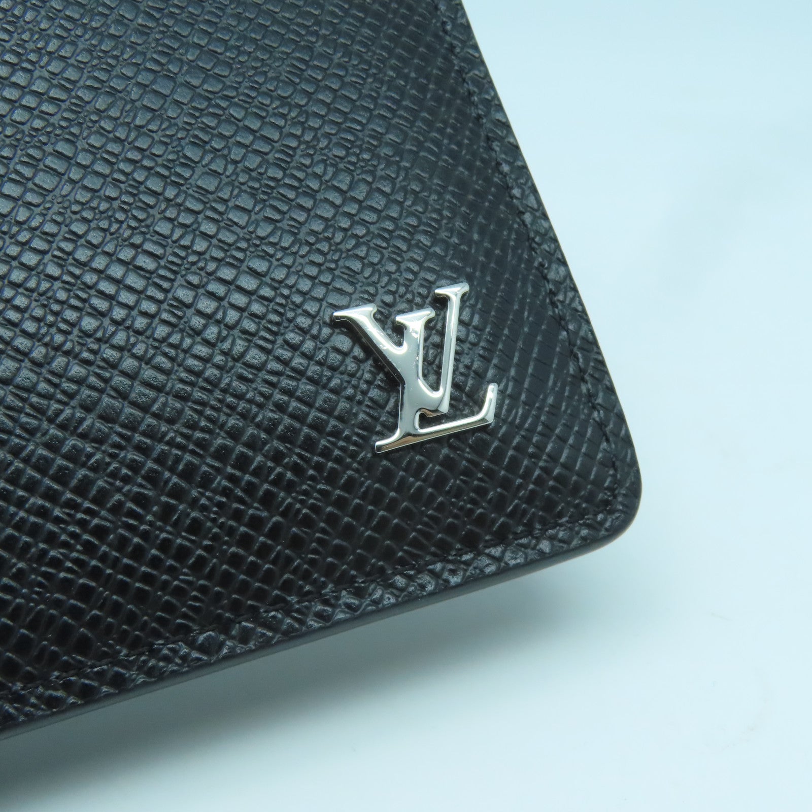 Louis Vuitton TAIGA Multiple Wallet (M30295)