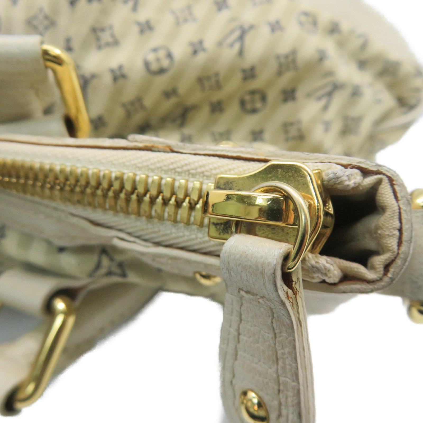 LOUIS VUITTON Monogram Mini Pochette Accessoires Gold Buckle Chain Sho –  Brand Off Hong Kong Online Store