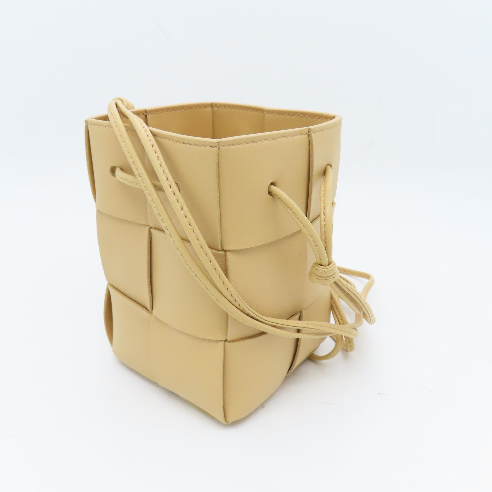 Bottega veneta discount bucket bag price