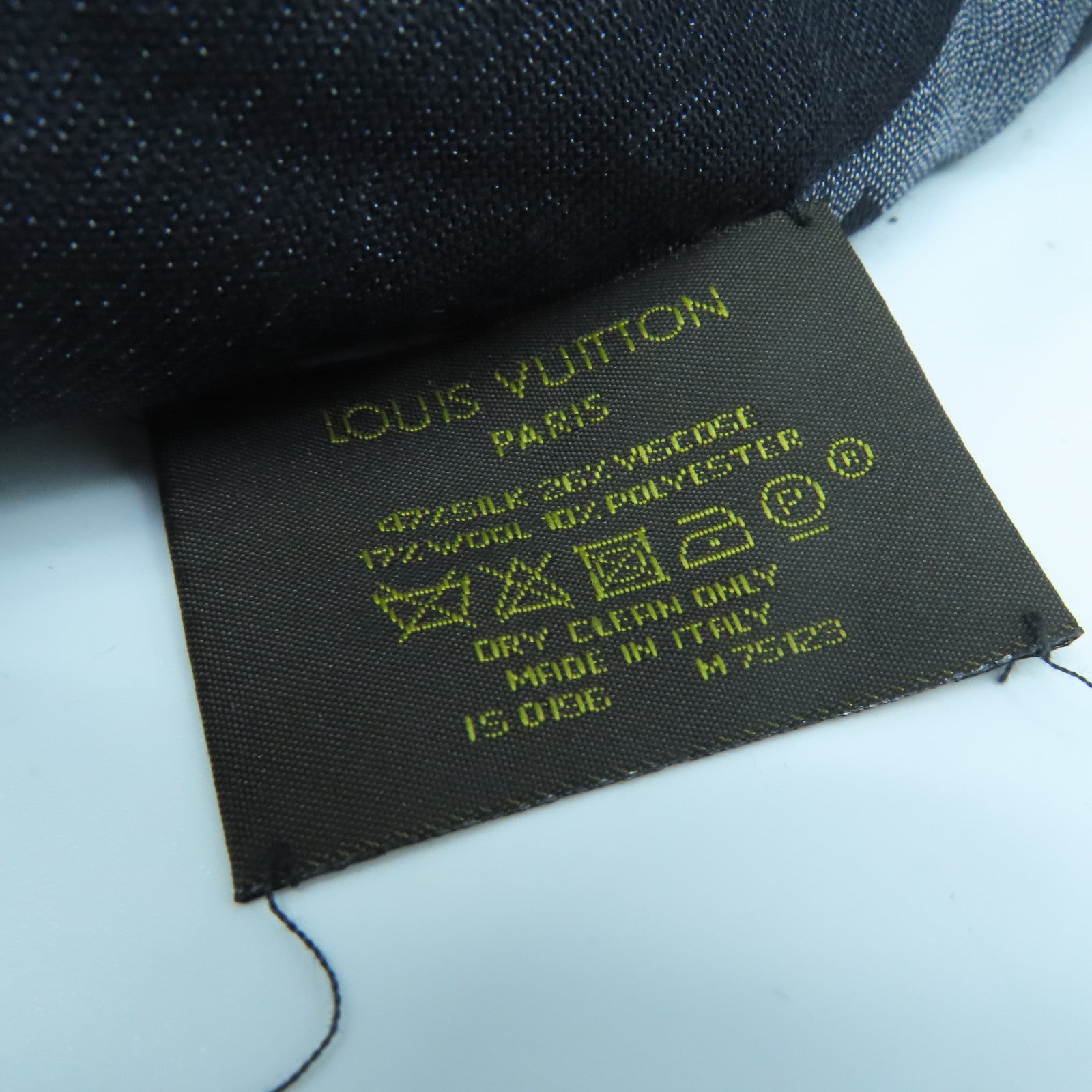 LOUIS VUITTON Wool/Silk Scarf Black – Brand Off Hong Kong Online Store