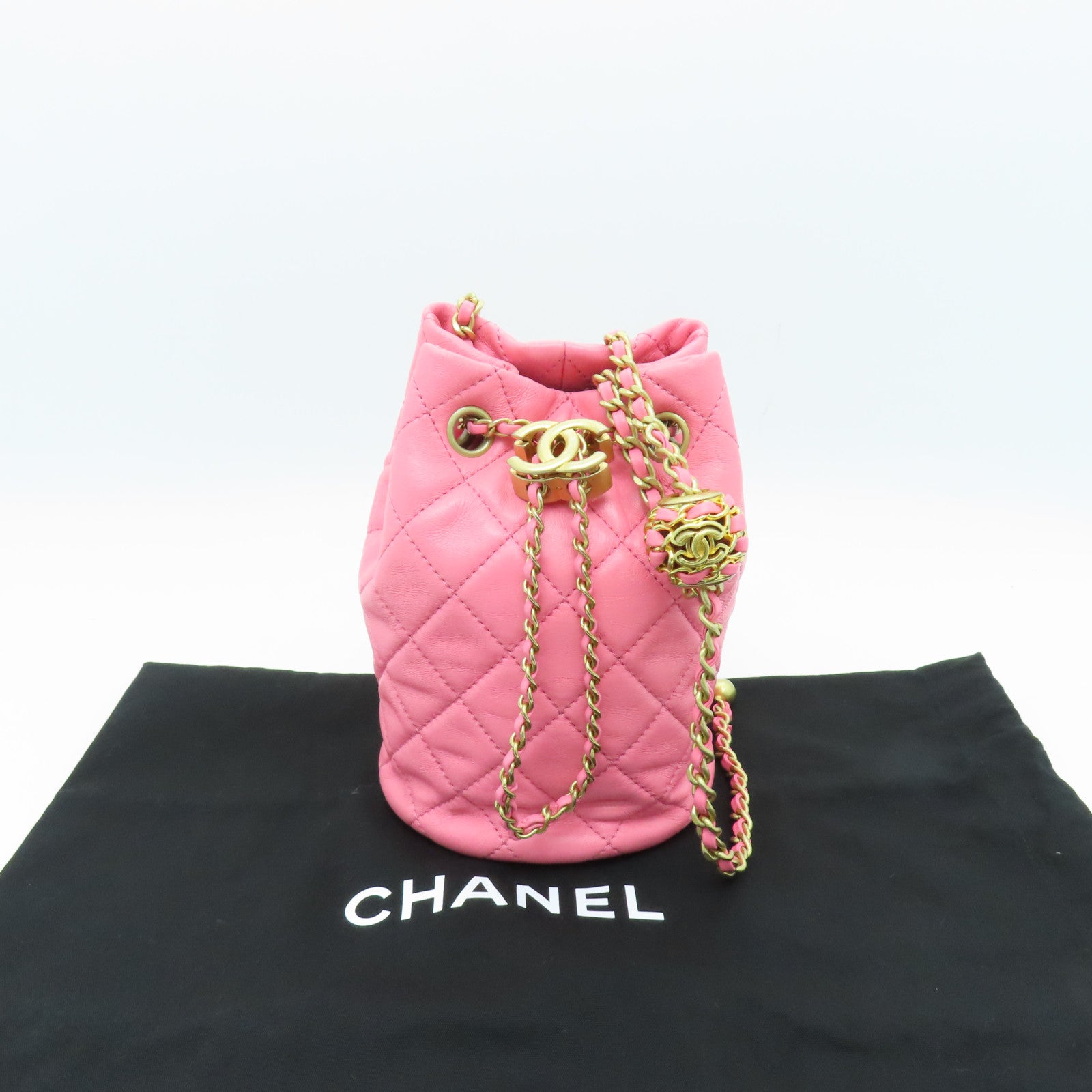 CHANEL 菱格牛皮皮革Mini Bucket金扣鏈帶肩背袋粉紅色