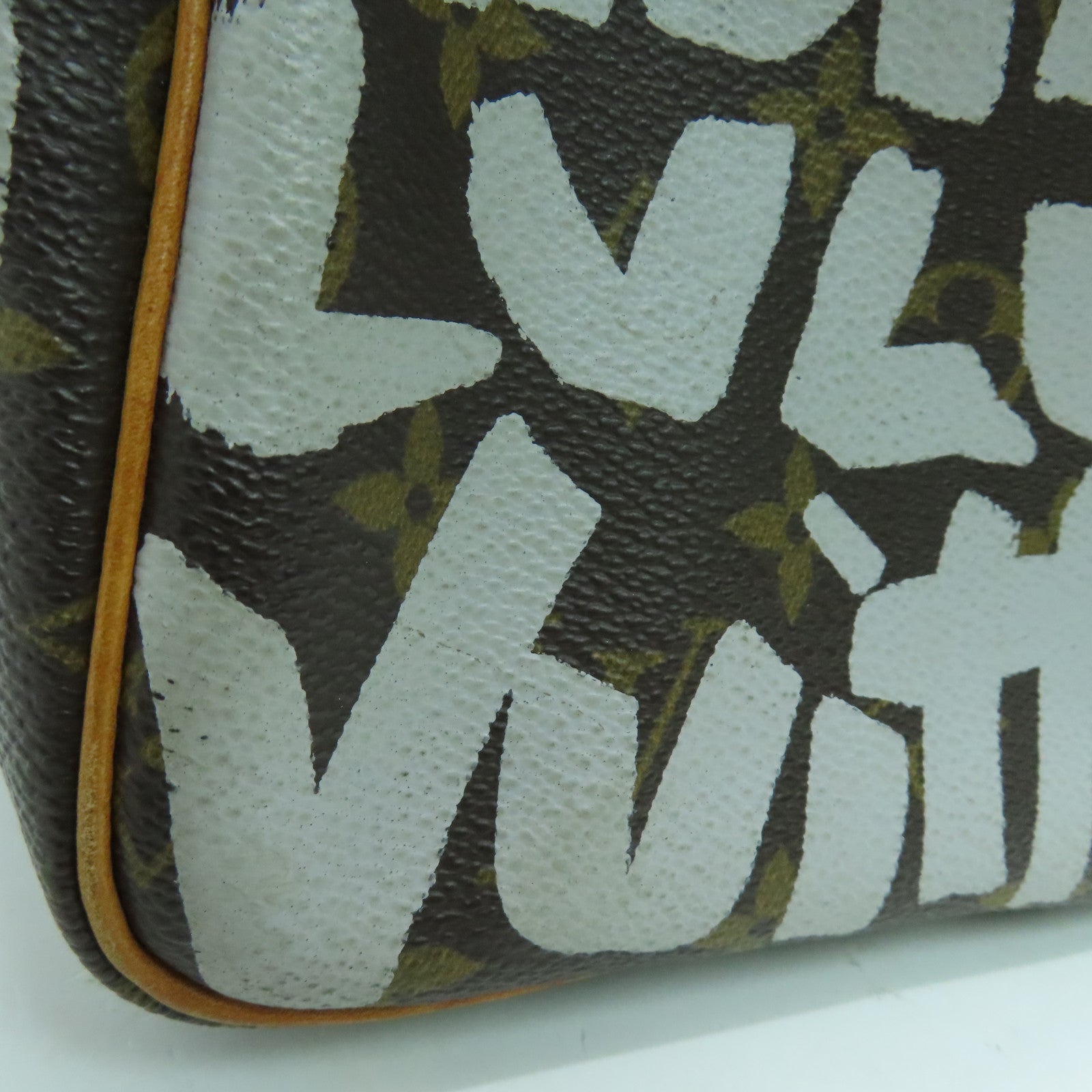 LOUIS VUITTON Monogram Graffiti Speedy 30 Gold Button Handle Brown/Whi –  Brand Off Hong Kong Online Store