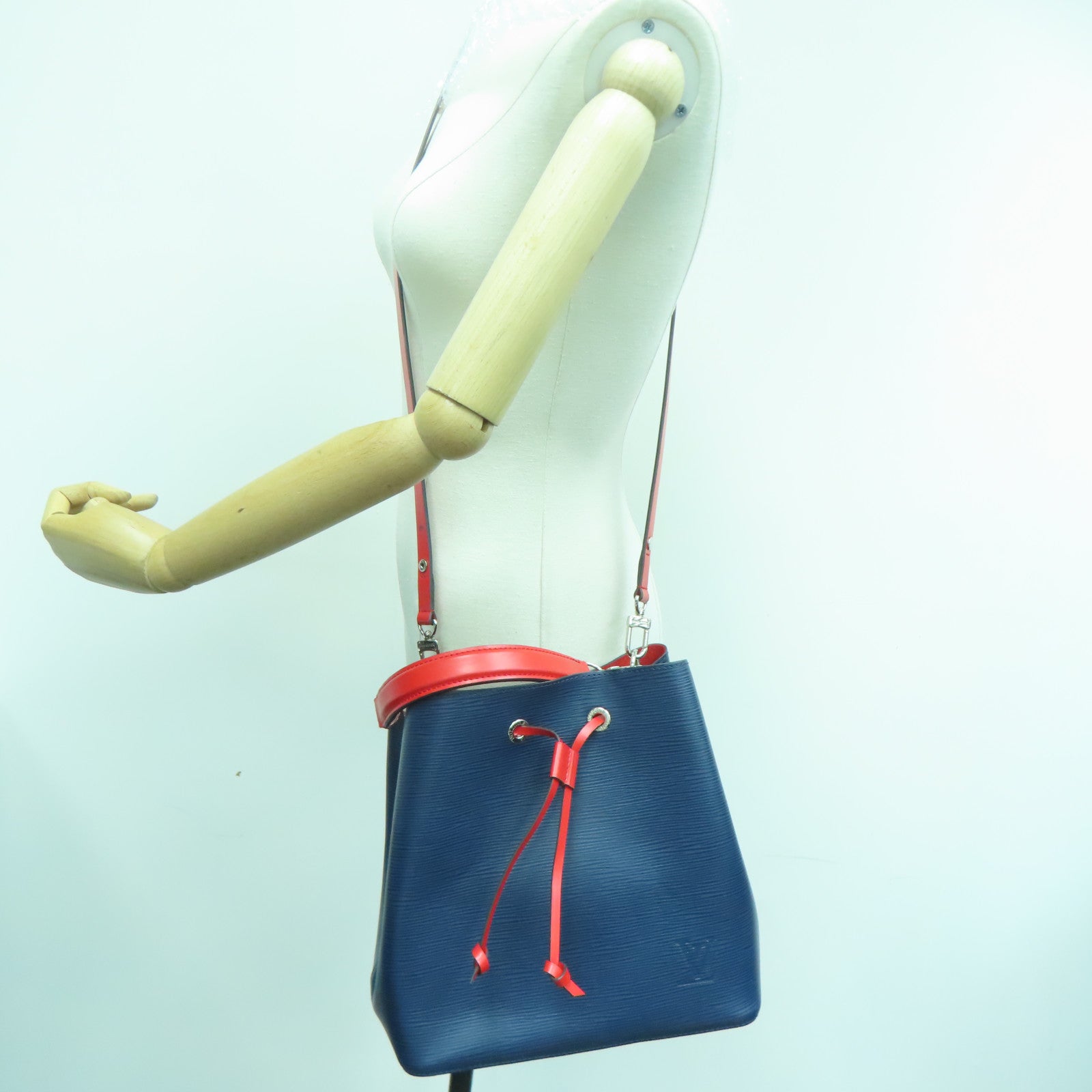 LOUIS VUITTON Epi Neo Noe MM Silver Buckle Handle Shoulder Bag  Blue/Red/Green