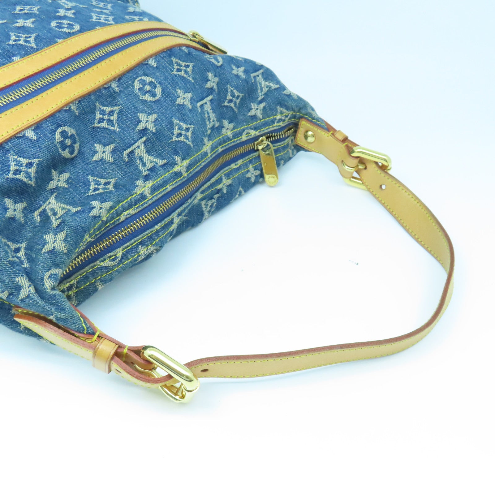 Louis Vuitton Baggy Handbag 367925