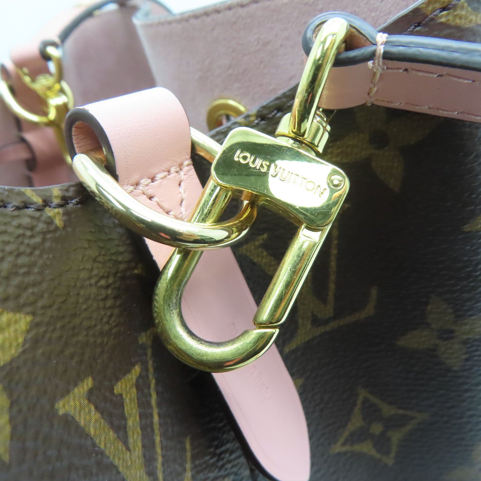 LOUIS VUITTON Epi NeoNoe MM Gold Buckle Shoulder Bag Pink – Brand Off Hong  Kong Online Store